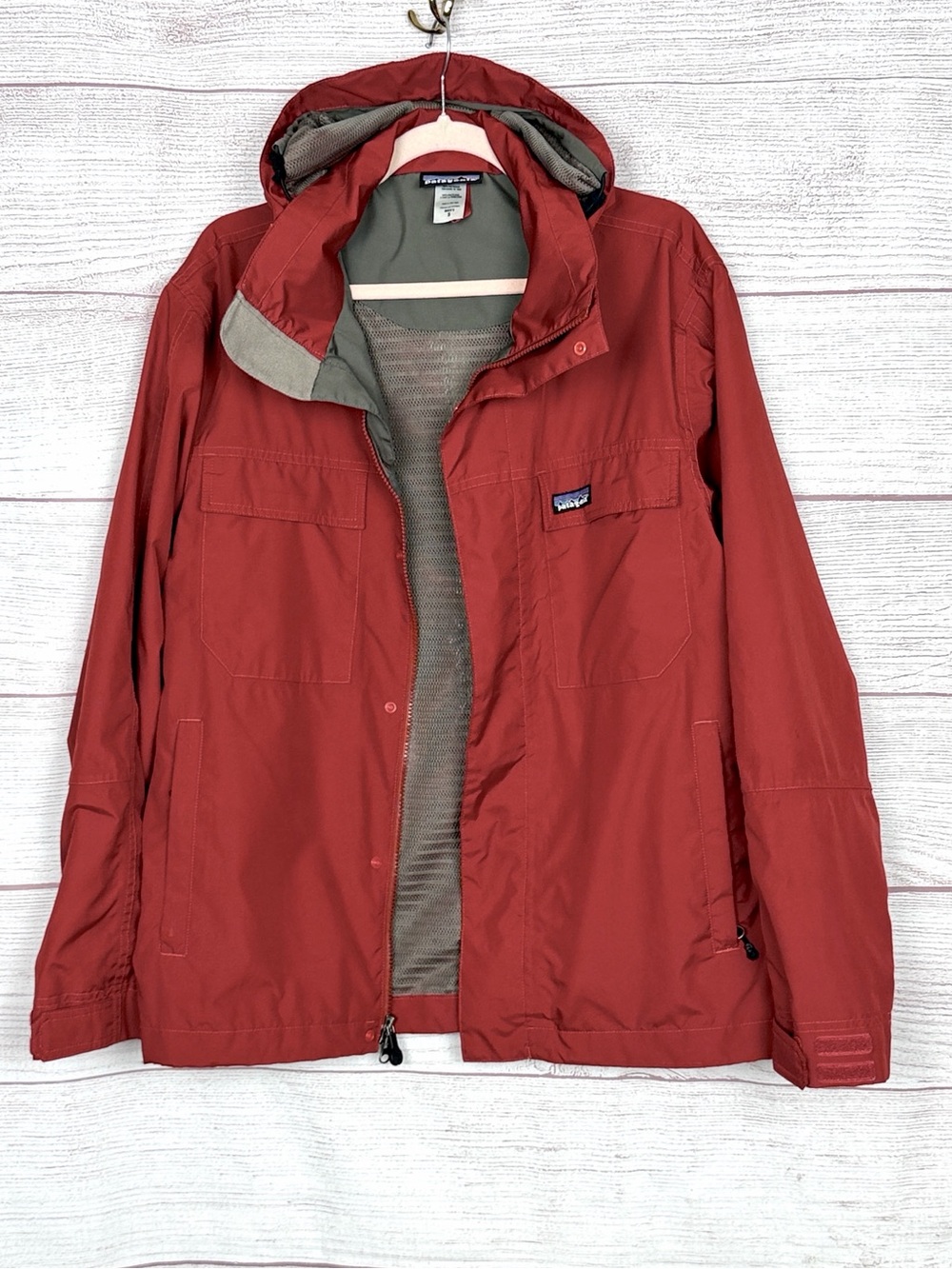 Patagonia Men’s S Red Hooded Windbreaker Jacket Detachable Hood Mesh Lined 4 Poc